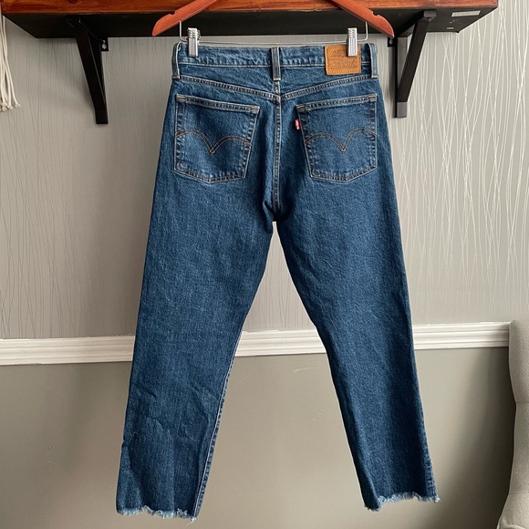 SOLD ๐ซ๐ซ Levi's Premium Wedgie Straight Cropped Jeans - Picture 5 of 13